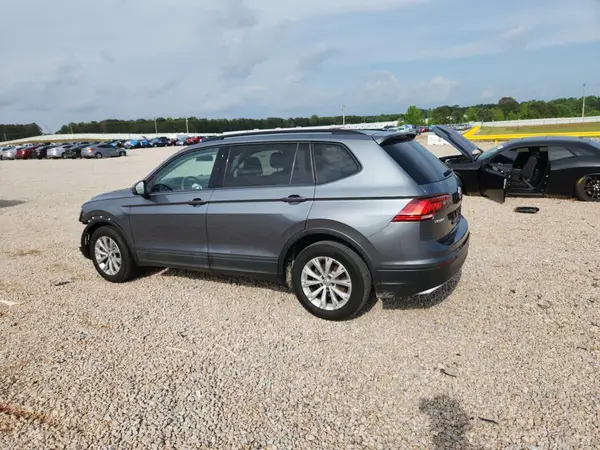 3VV1B7AX2JM030314 2018 VOLKSWAGEN TIGUAN - Image 2