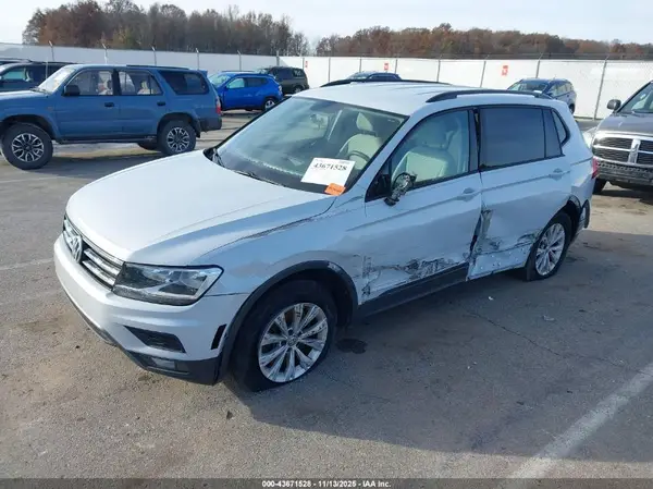 3VV1B7AX2JM034556 2018 VOLKSWAGEN TIGUAN - Image 2