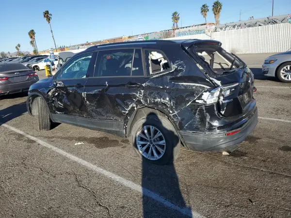 3VV1B7AX2JM036498 2018 VOLKSWAGEN TIGUAN - Image 2