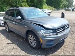 3VV1B7AX2JM049011 2018 VOLKSWAGEN TIGUAN