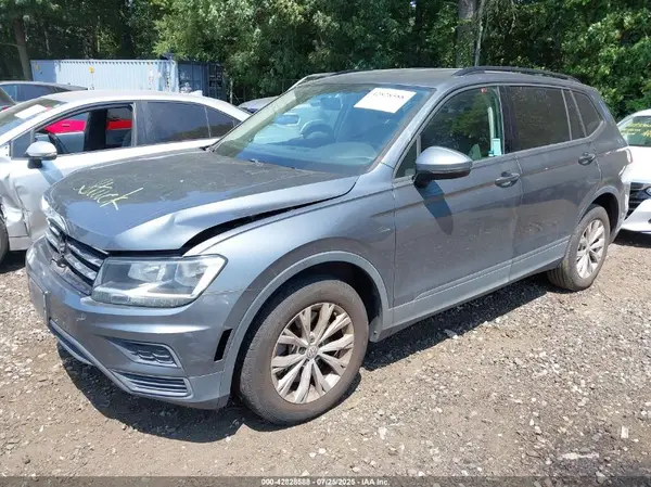 3VV1B7AX2JM049011 2018 VOLKSWAGEN TIGUAN - Image 2