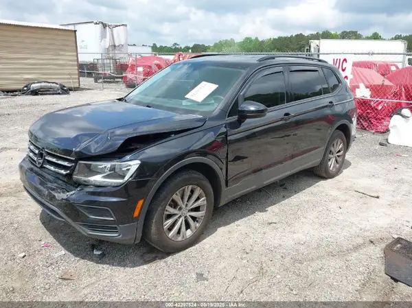 3VV1B7AX2JM054788 2018 VOLKSWAGEN TIGUAN - Image 2