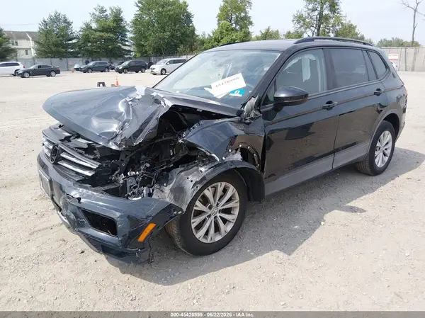 3VV1B7AX2JM055875 2018 VOLKSWAGEN TIGUAN - Image 2