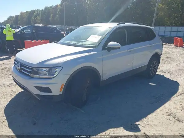 3VV1B7AX2JM067704 2018 VOLKSWAGEN TIGUAN - Image 2