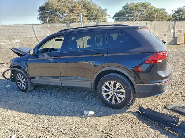 3VV1B7AX2JM074183 2018 VOLKSWAGEN TIGUAN - Image 2