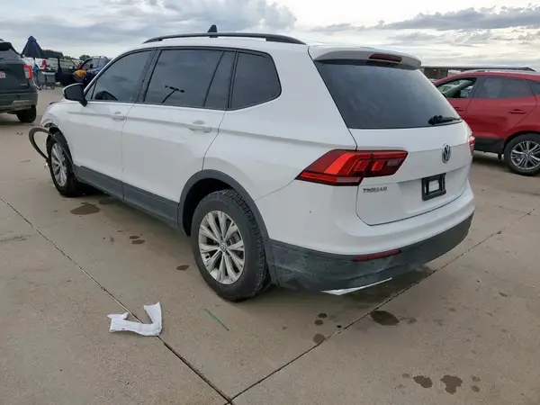 3VV1B7AX2JM086561 2018 VOLKSWAGEN TIGUAN - Image 2