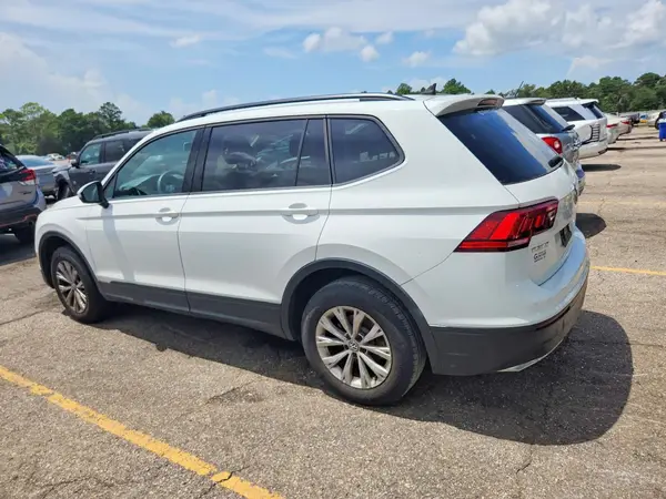 3VV1B7AX2LM055359 2020 VOLKSWAGEN TIGUAN - Image 2