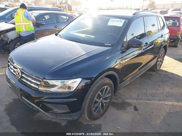 3VV1B7AX2MM051166 2021 VOLKSWAGEN TIGUAN - Image 2