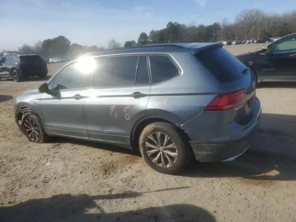 3VV1B7AX3JM009567 2018 VOLKSWAGEN TIGUAN - Image 2