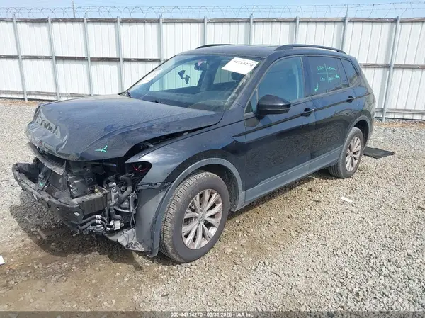 3VV1B7AX3JM010301 2018 VOLKSWAGEN TIGUAN - Image 2
