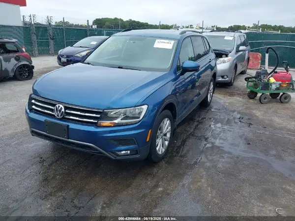 3VV1B7AX3JM021881 2018 VOLKSWAGEN TIGUAN - Image 2