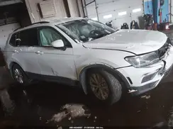 3VV1B7AX3JM043038 2018 VOLKSWAGEN TIGUAN