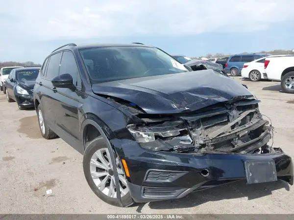 3VV1B7AX3JM052029 2018 VOLKSWAGEN TIGUAN - Image 1