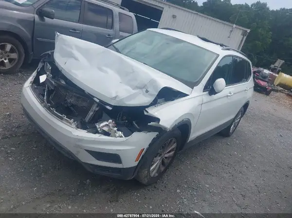 3VV1B7AX3JM052922 2018 VOLKSWAGEN TIGUAN - Image 2