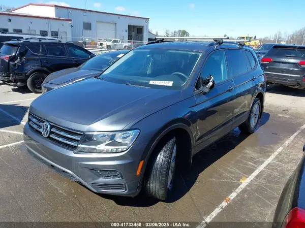 3VV1B7AX3JM058106 2018 VOLKSWAGEN TIGUAN - Image 2