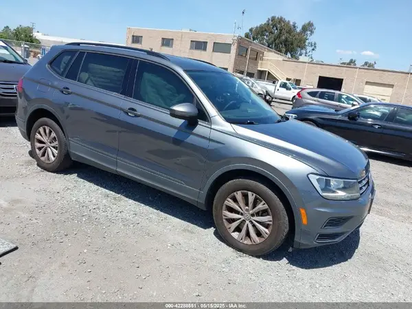 3VV1B7AX3JM058641 2018 VOLKSWAGEN TIGUAN - Image 1