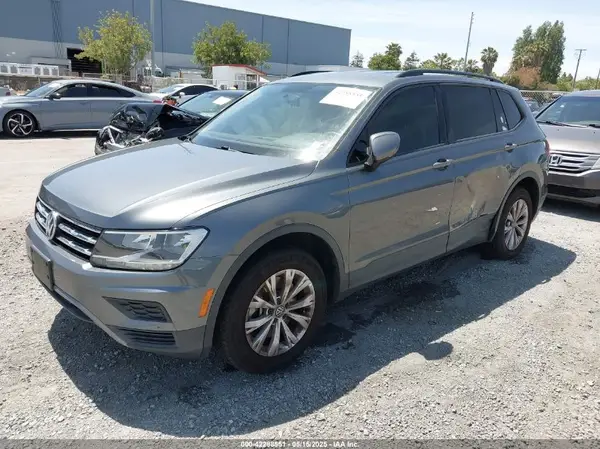 3VV1B7AX3JM058641 2018 VOLKSWAGEN TIGUAN - Image 2