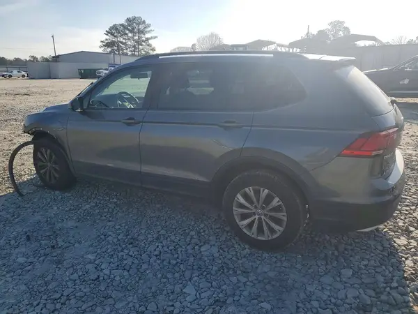 3VV1B7AX3JM066447 2018 VOLKSWAGEN TIGUAN - Image 2