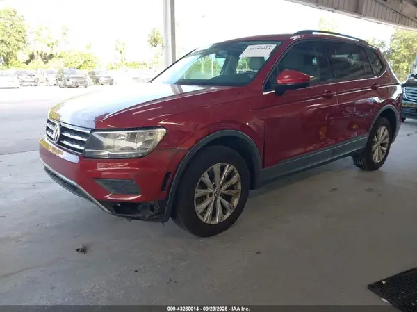 3VV1B7AX3JM091719 2018 VOLKSWAGEN TIGUAN - Image 2