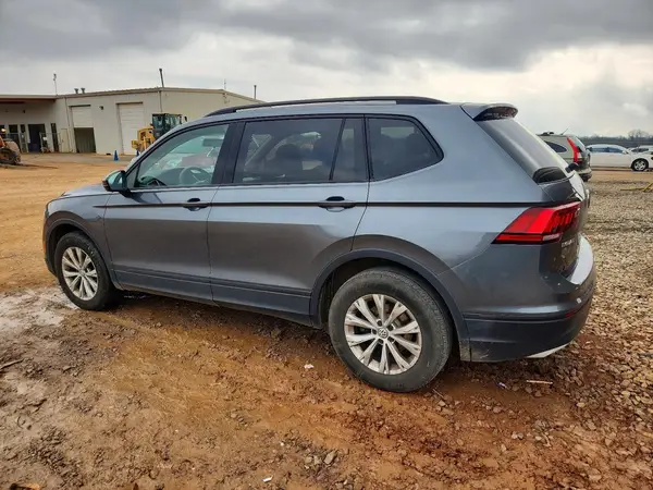 3VV1B7AX3JM111404 2018 VOLKSWAGEN TIGUAN - Image 2