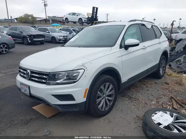 3VV1B7AX3LM055810 2020 VOLKSWAGEN TIGUAN - Image 2
