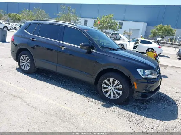 3VV1B7AX3LM135916 2020 VOLKSWAGEN TIGUAN - Image 1