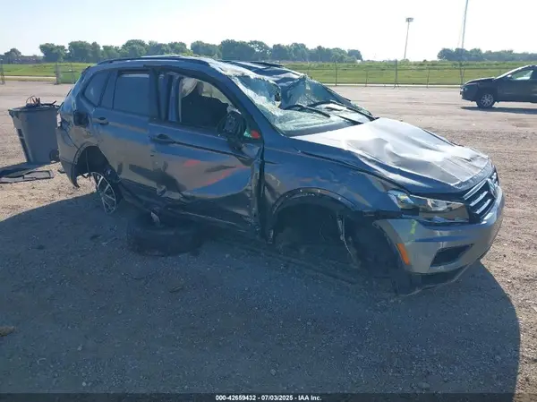3VV1B7AX3MM034585 2021 VOLKSWAGEN TIGUAN - Image 1