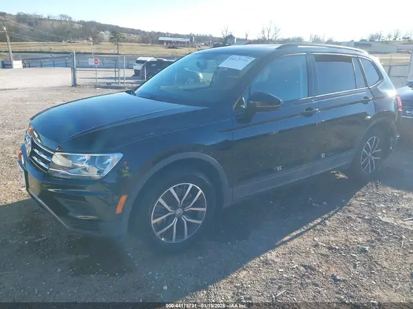 3VV1B7AX3MM037860 2021 VOLKSWAGEN TIGUAN - Image 2