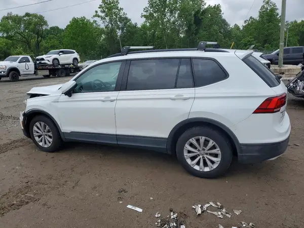 3VV1B7AX4JM028435 2018 VOLKSWAGEN TIGUAN - Image 2