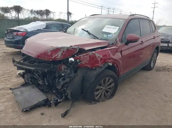 3VV1B7AX4JM031769 2018 VOLKSWAGEN TIGUAN - Image 2