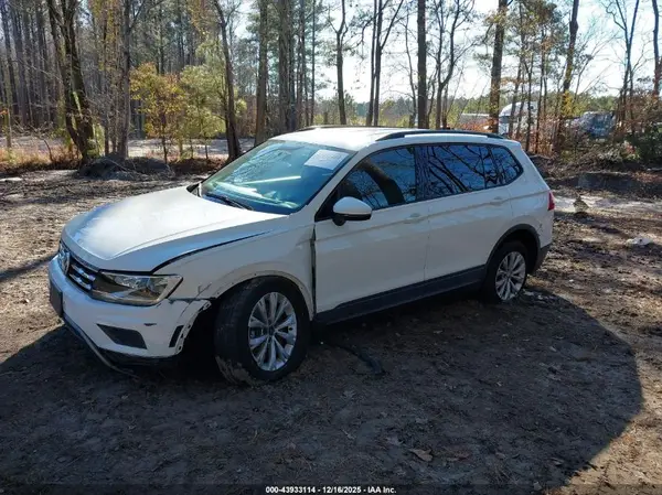 3VV1B7AX4JM033750 2018 VOLKSWAGEN TIGUAN - Image 2