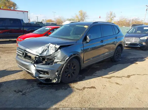 3VV1B7AX4JM064688 2018 VOLKSWAGEN TIGUAN - Image 2