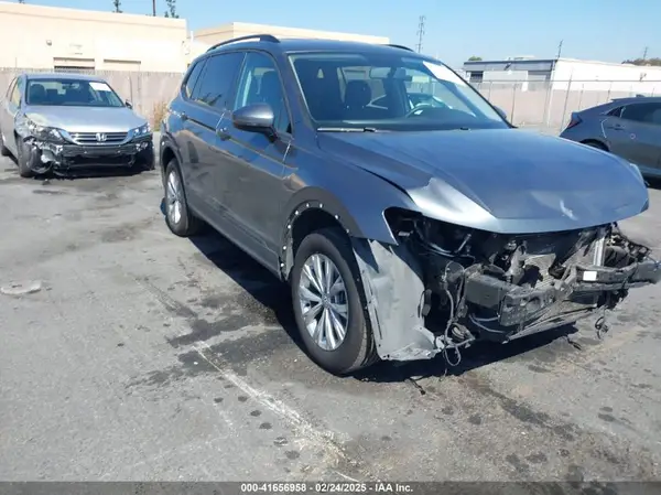3VV1B7AX4JM066344 2018 VOLKSWAGEN TIGUAN - Image 1