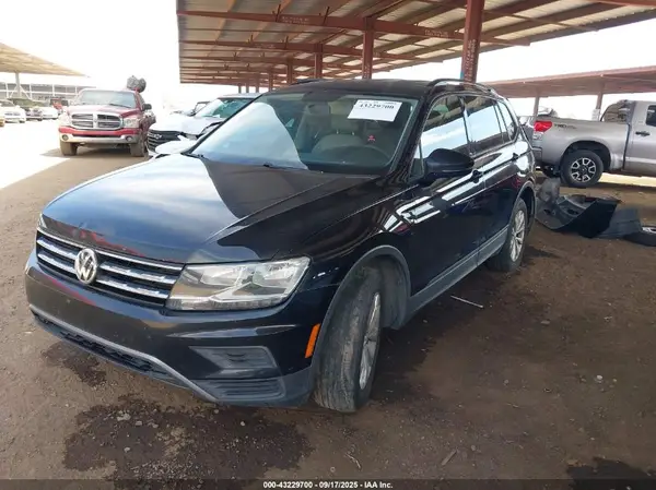 3VV1B7AX4JM121682 2018 VOLKSWAGEN TIGUAN - Image 2