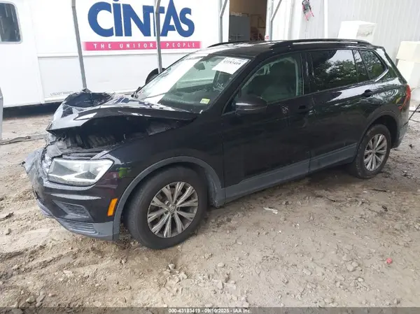 3VV1B7AX4JM164385 2018 VOLKSWAGEN TIGUAN - Image 2