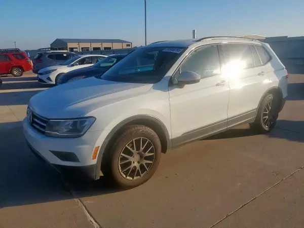 3VV1B7AX4LM127257 2020 VOLKSWAGEN TIGUAN - Image 1