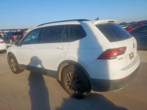 3VV1B7AX4LM127257 2020 VOLKSWAGEN TIGUAN - Image 2
