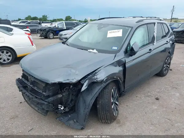3VV1B7AX4NM141775 2022 VOLKSWAGEN TIGUAN - Image 2