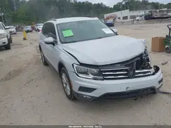 3VV1B7AX5JM017976 2018 VOLKSWAGEN TIGUAN