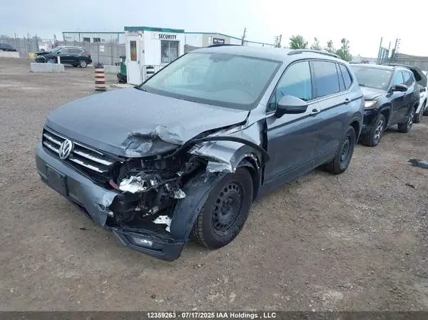 3VV1B7AX5JM049195 2018 VOLKSWAGEN TIGUAN - Image 2