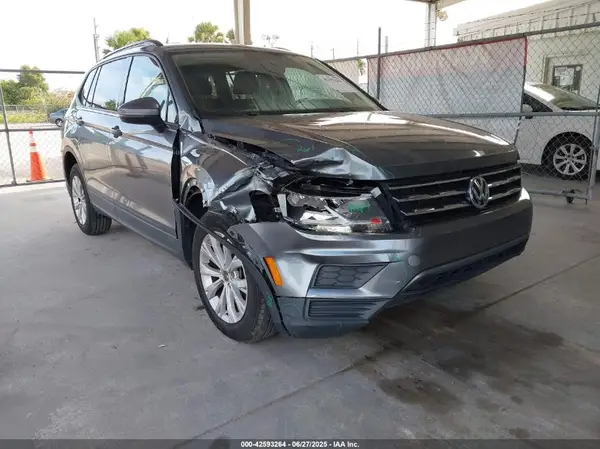 3VV1B7AX5JM052288 2018 VOLKSWAGEN TIGUAN - Image 1