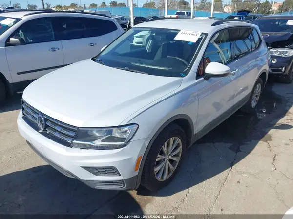 3VV1B7AX5JM066496 2018 VOLKSWAGEN TIGUAN - Image 2