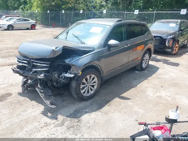 3VV1B7AX6JM013533 2018 VOLKSWAGEN TIGUAN - Image 2