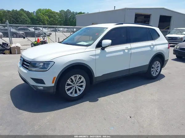 3VV1B7AX6JM021521 2018 VOLKSWAGEN TIGUAN - Image 2