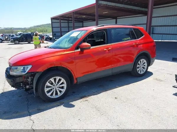 3VV1B7AX6JM028601 2018 VOLKSWAGEN TIGUAN - Image 2