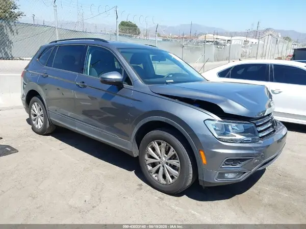 3VV1B7AX6JM030414 2018 VOLKSWAGEN TIGUAN - Image 1