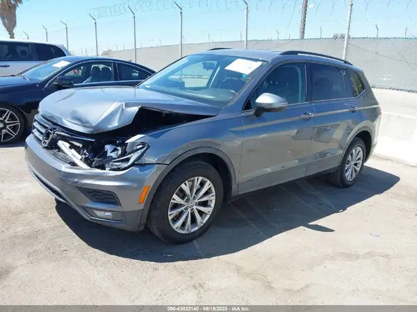 3VV1B7AX6JM030414 2018 VOLKSWAGEN TIGUAN - Image 2