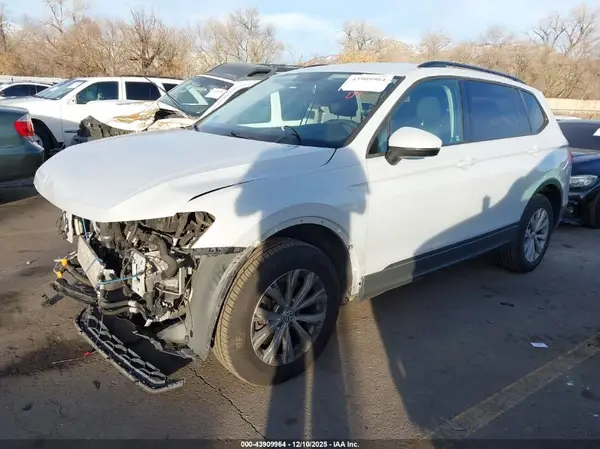 3VV1B7AX6JM072985 2018 VOLKSWAGEN TIGUAN - Image 2