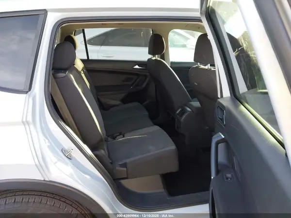 3VV1B7AX6JM072985 2018 VOLKSWAGEN TIGUAN - Image 8