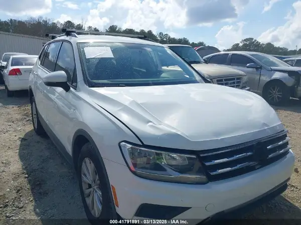 3VV1B7AX6JM079161 2018 VOLKSWAGEN TIGUAN - Image 1